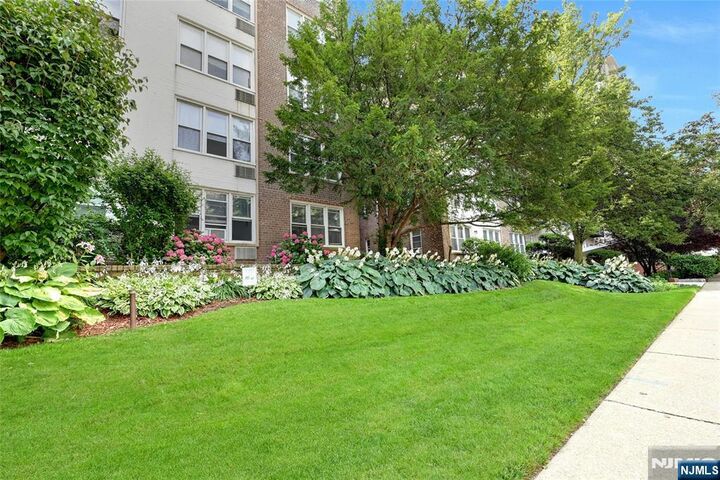 Property Photo:  2160 Center Avenue 5R  NJ 07024 