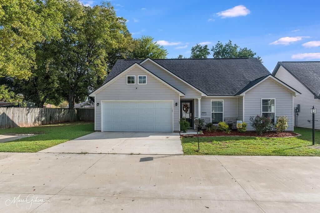 Property Photo: 5018 Ames Place LA 71112