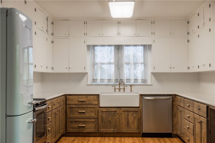 Property Photo: 1120 W Cypress Street AR 72756