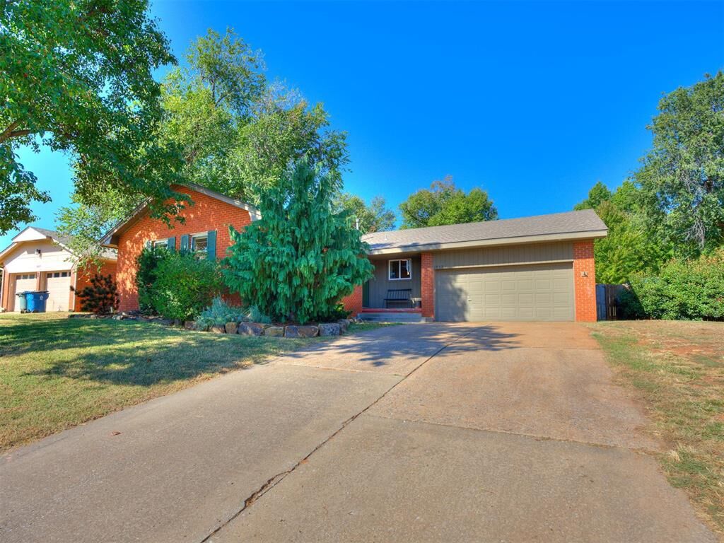 Property Photo: 1813 S Rankin Street OK 73013