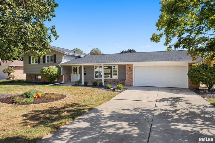 Property Photo:  324 S Kansas Avenue  IL 61550 