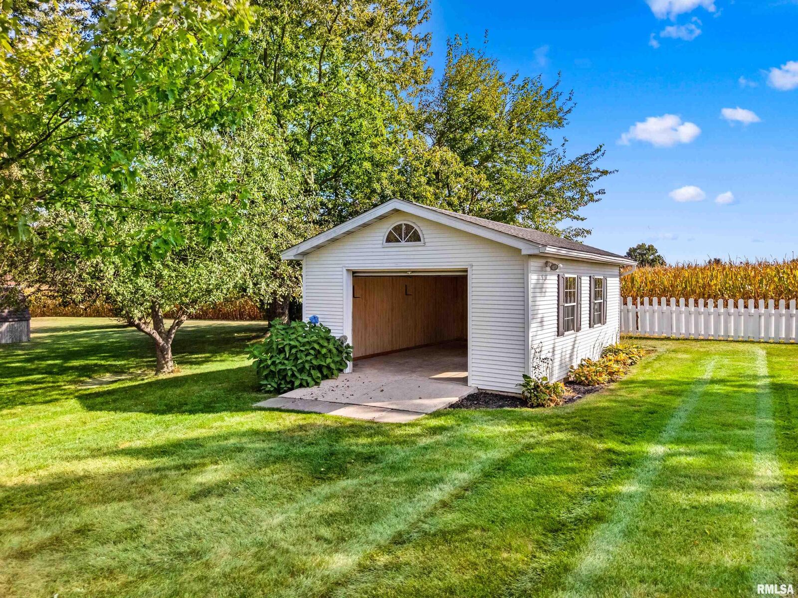 Property Photo: 222 W Southgate Drive IL 61529