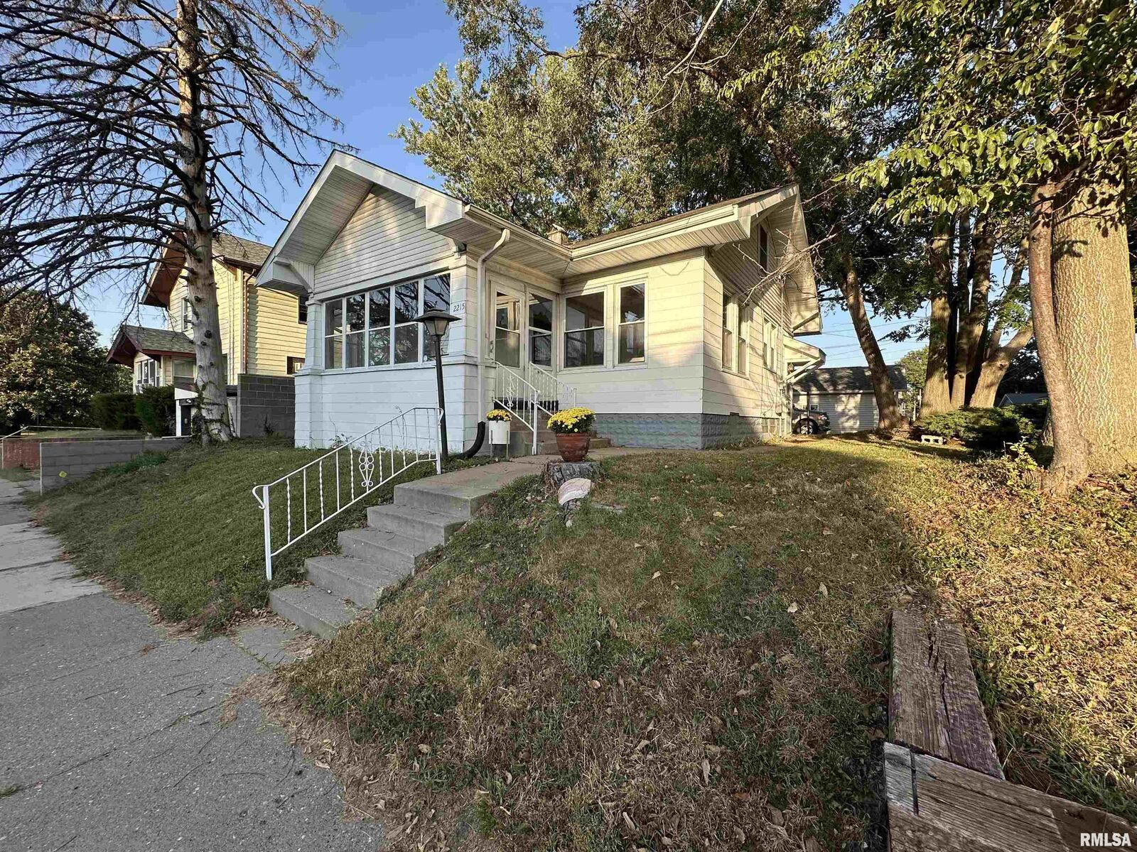 Property Photo: 2215 Grand Avenue IA 52803