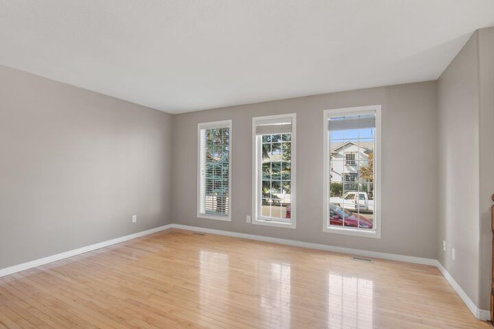 Property Photo:  6 King Close  AB T4P 3P5 