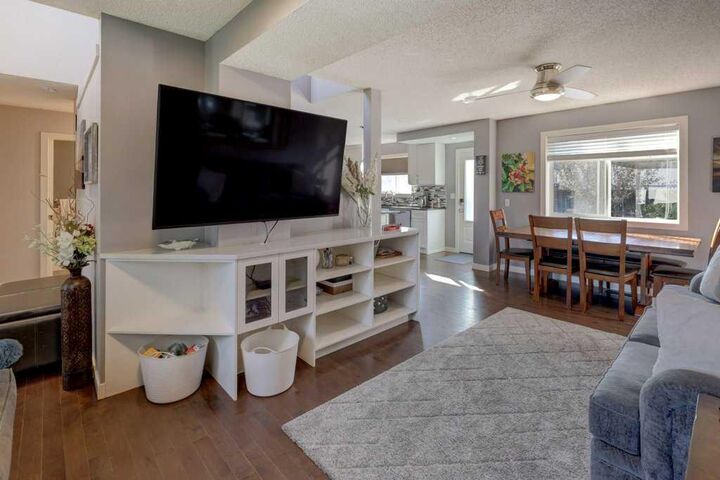 Property Photo:  43 Canoe Square SW  AB T4B 2N5 