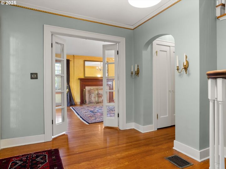 Property Photo:  2917 SW Fairview Blvd  OR 97205 