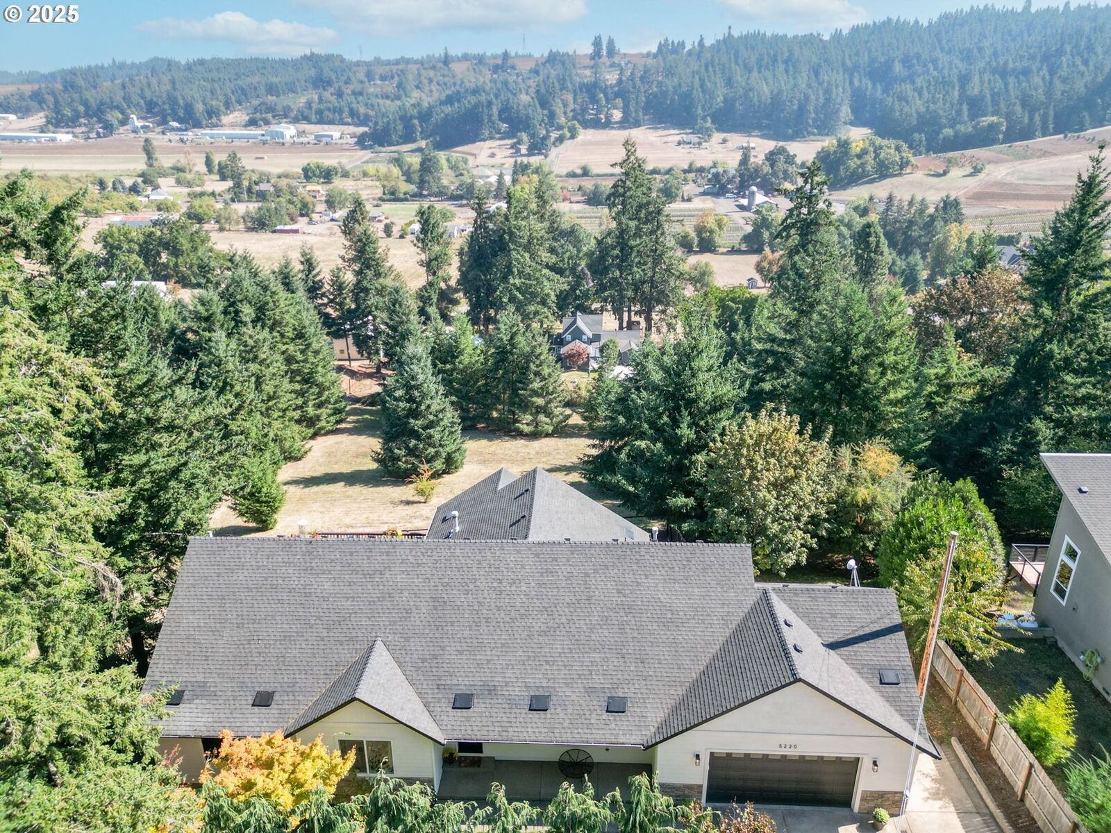 Property Photo:  5220 Madrona Heights Dr NE  OR 97381 