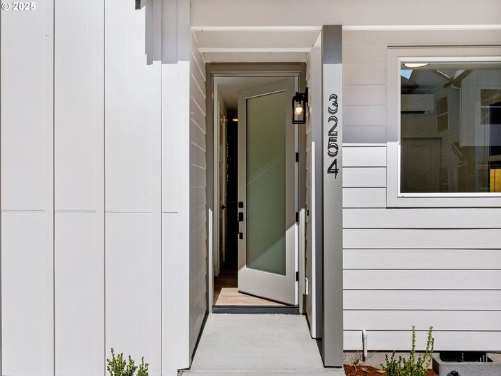 Property Photo:  3254 SE 115th Ave  OR 97266 