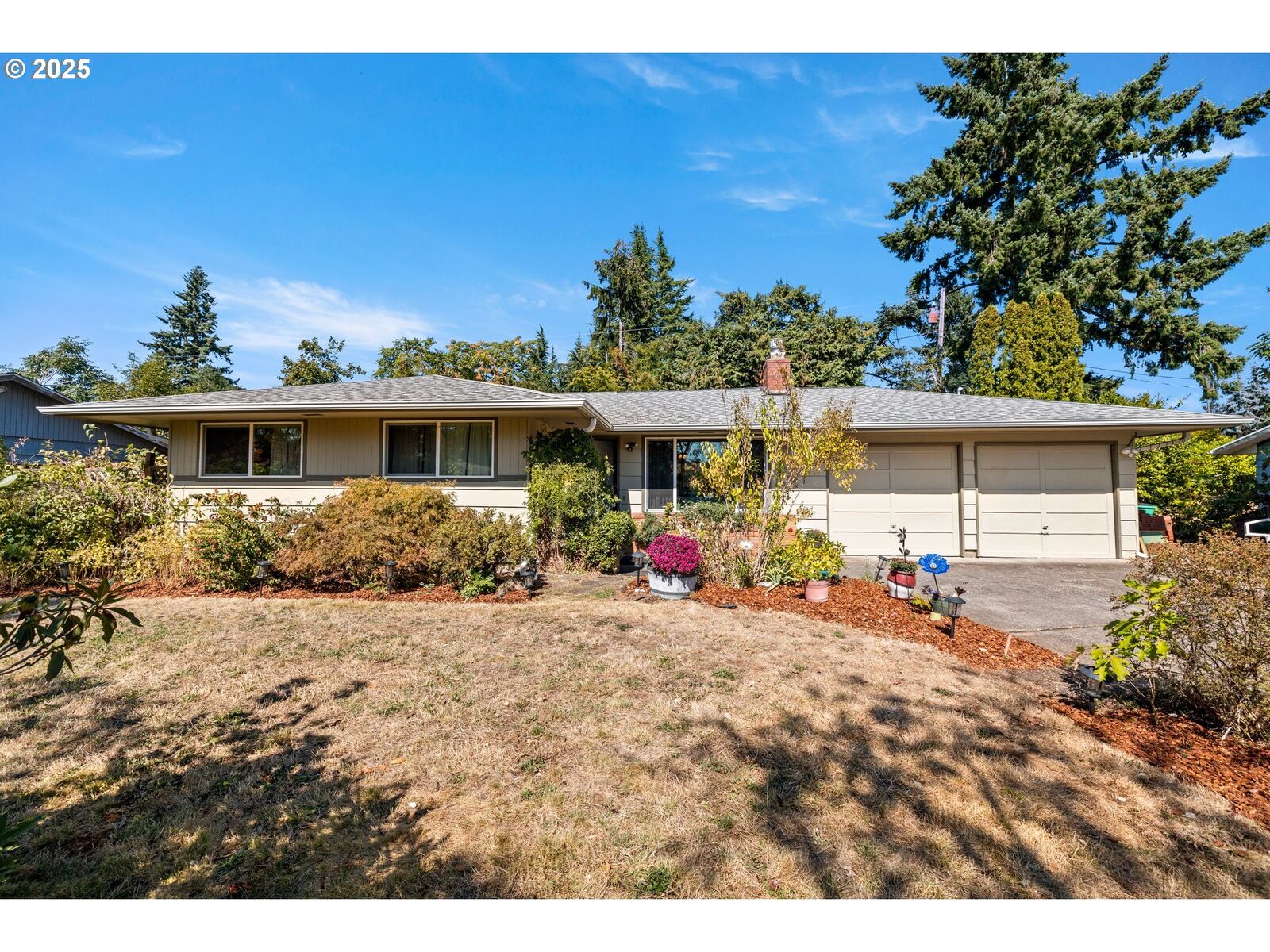 Property Photo:  13241 SE Washington St  OR 97233 