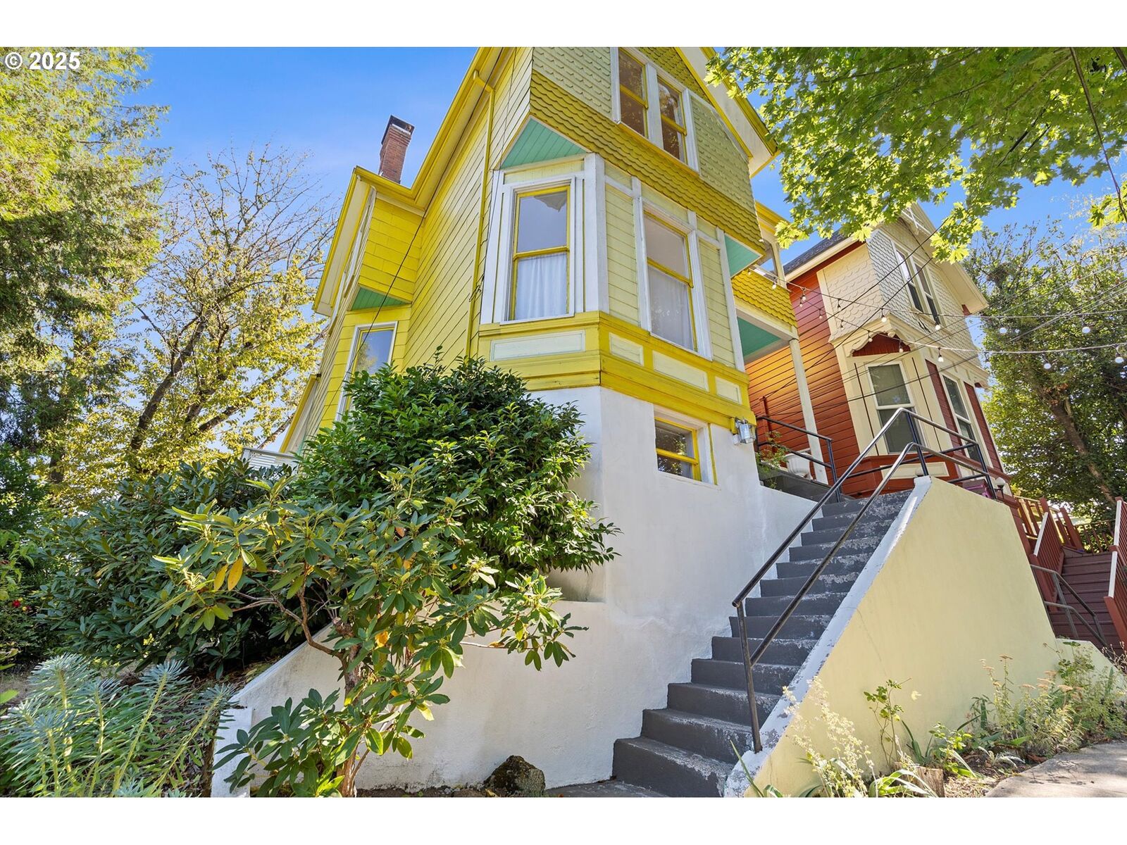Property Photo:  3204 S Kelly Ave A&Ampb  OR 97239 