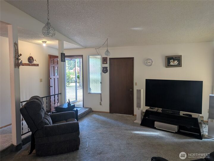 Property Photo:  1911  Peacock Lane  WA 98277 