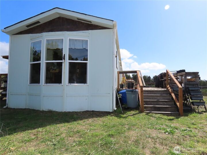 Property Photo: 925 State Route 105 WA 98547