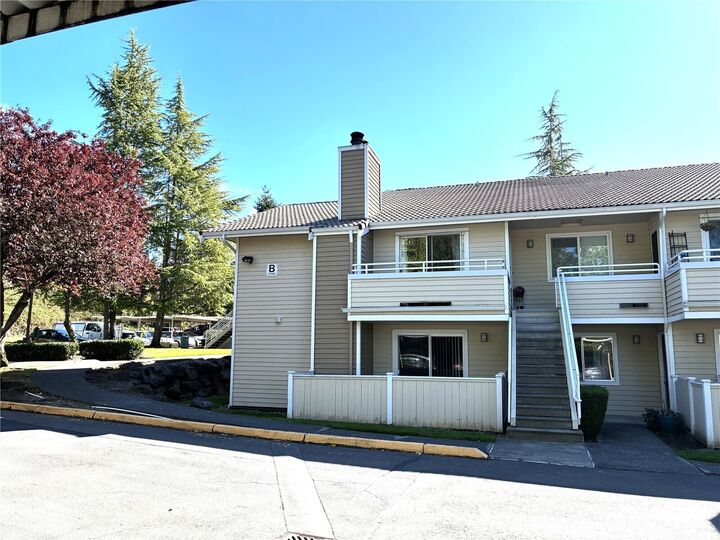 Property Photo:  21301  52nd Avenue W B111  WA 98043 