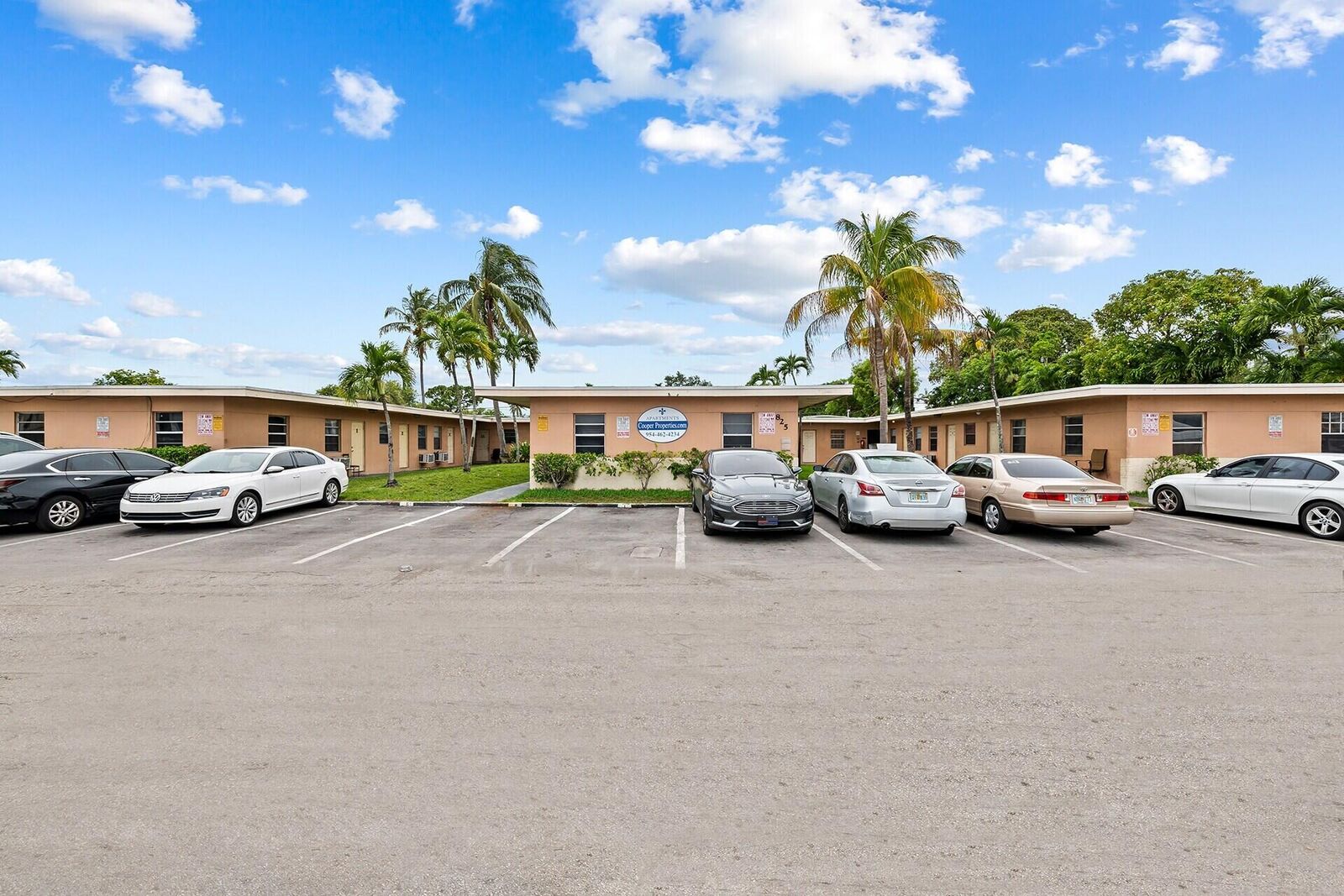 Property Photo:  825 NW 10th Terrace 1  FL 33311 