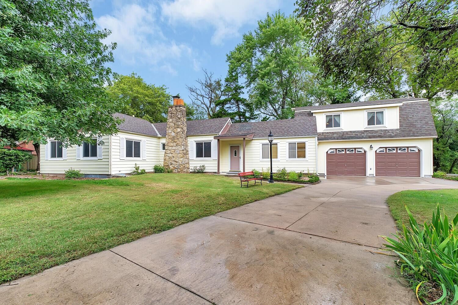 Property Photo:  2960 N Wedgewood Dr  KS 67204 