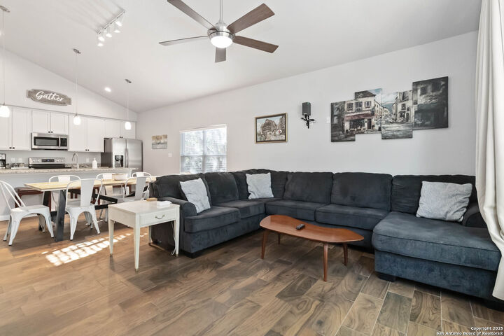 Property Photo:  3091 Lakeview  TX 78133 