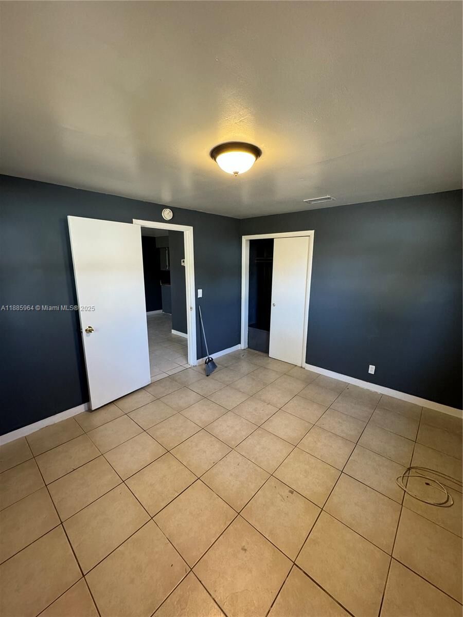 Property Photo: 5640 NW 15th St FL 33313