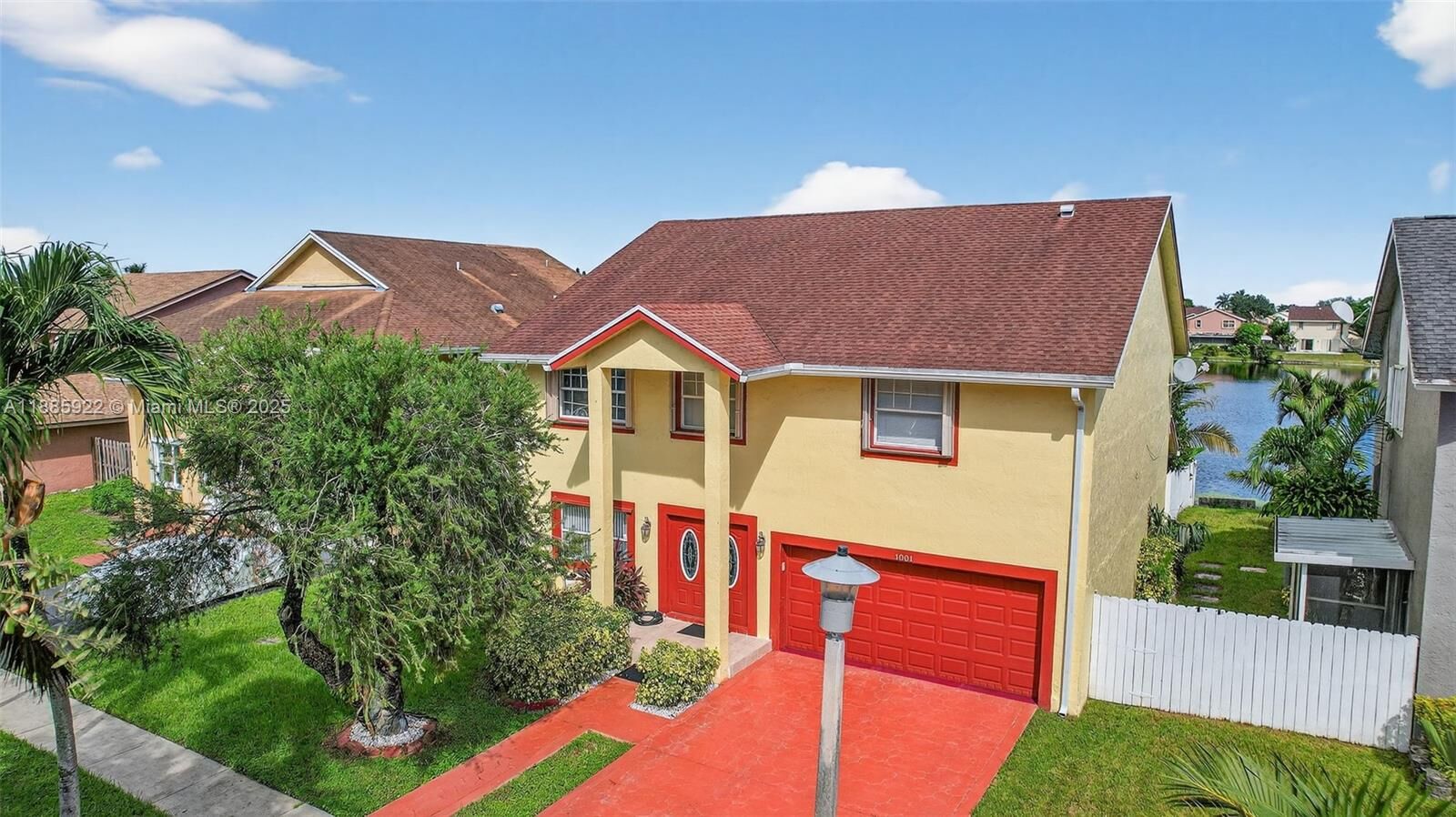 Property Photo: 1001 SW 100th Ter FL 33025