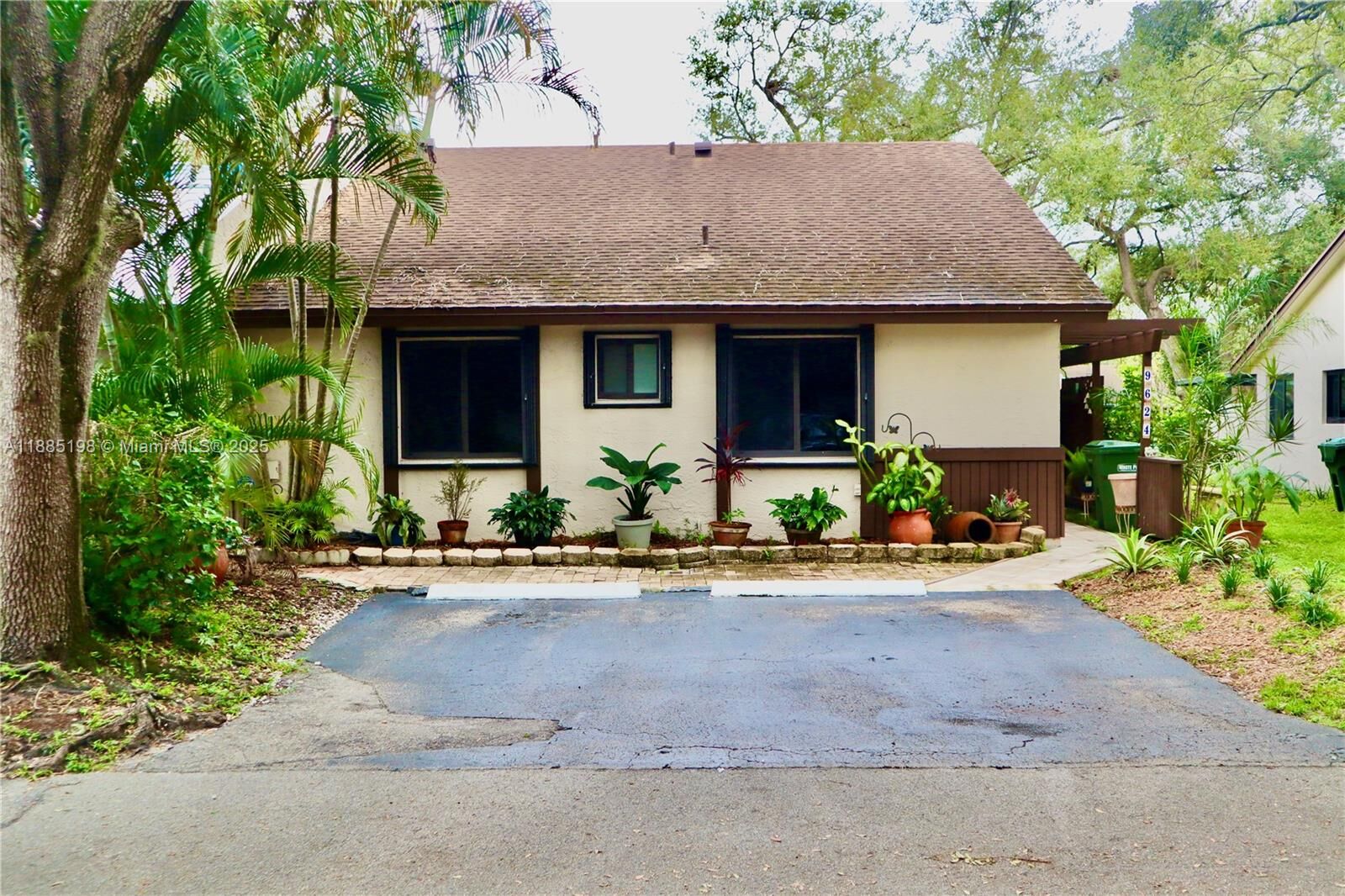 Property Photo: 9624 NW 16th Ct FL 33024