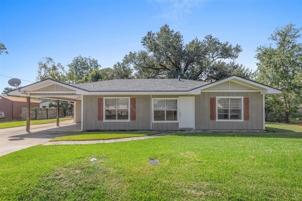 Property Photo: 515 W Elizabeth Street W LA 70663
