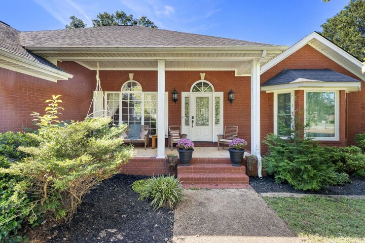 Property Photo:  104 Hillside Dr  AL 35661 - MUSCLE S 
