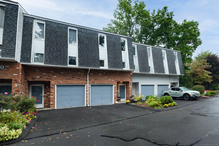 Property Photo:  410 Farmington Avenue Apt O6  CT 06053 