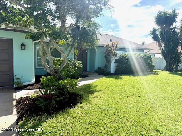 Property Photo:  502 Bay Circle  FL 32937 