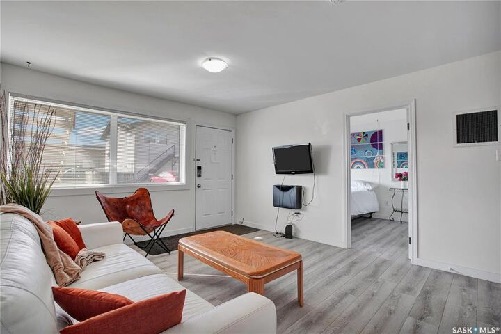 Property Photo: 120 C Avenue N 103 SK S7L 7M3