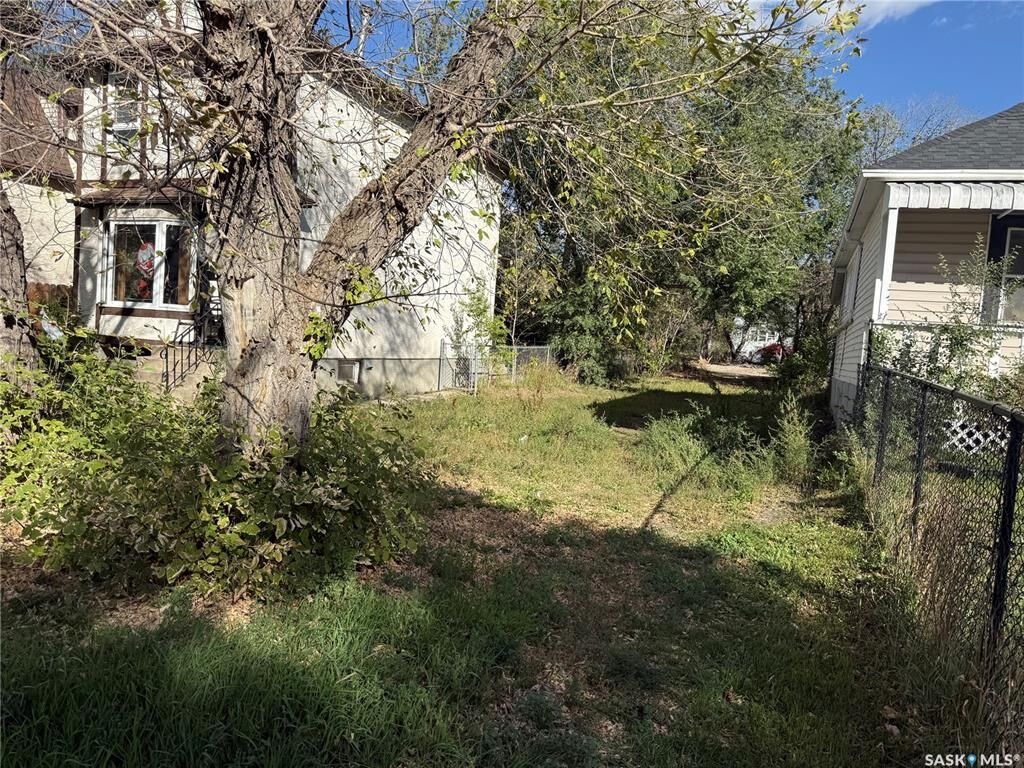 Property Photo:  1069 Retallack Street  SK S4T 2H4 