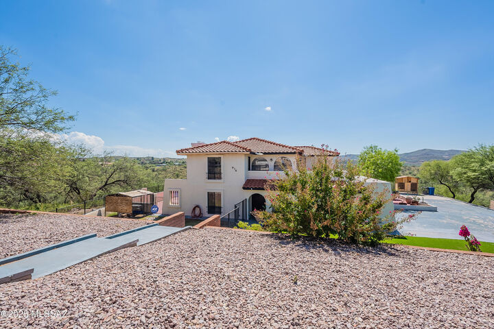Property Photo:  936 E Rancho Grande Circle  AZ 85621 