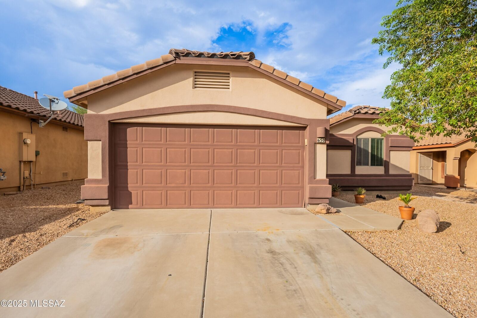 Property Photo:  650 W Calle Franja Verde  AZ 85629 