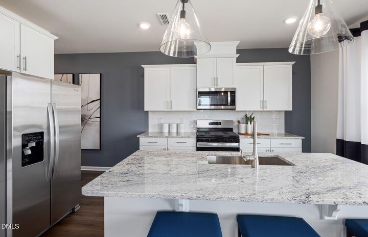 Property Photo: 2806 Farmhouse Drive NC 27502