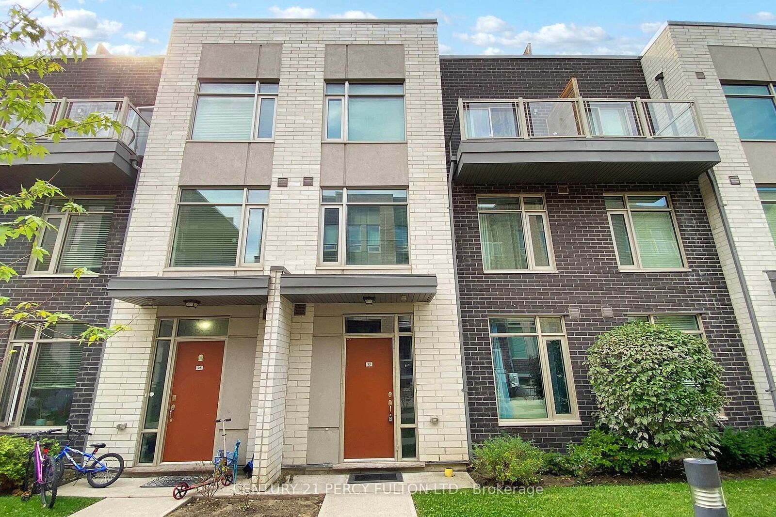 Property Photo:  15 Applewood Lane 93  ON M9C 2Z7 