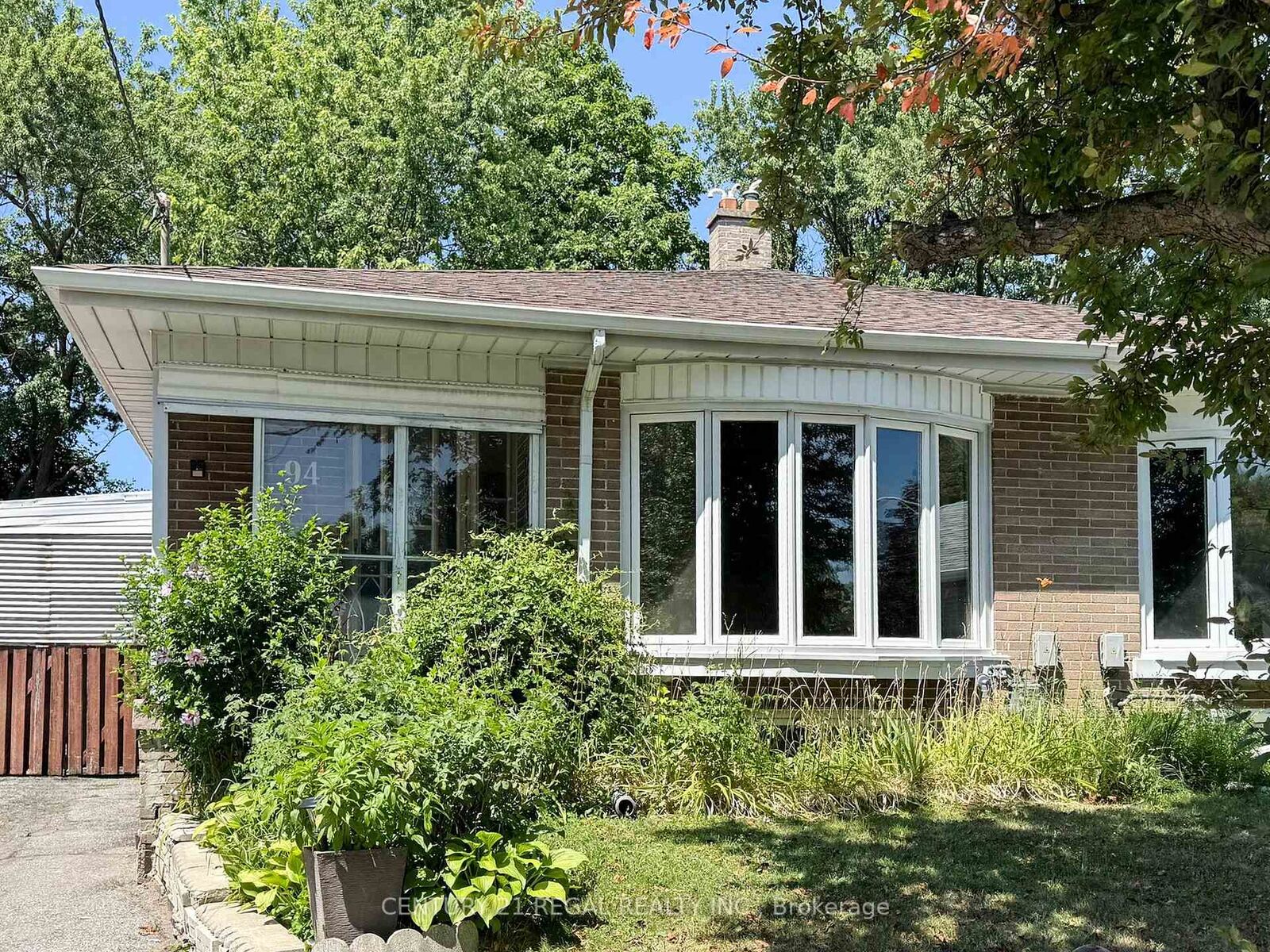 Photo de la propriété:  94 Billington Crescent  ON M3A 2G6 