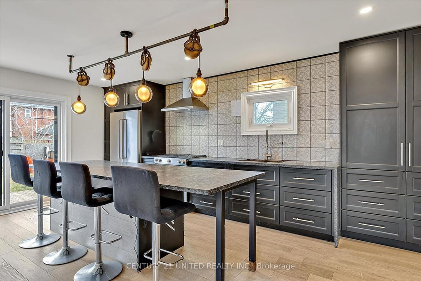 Property Photo:  508 Sherbrooke Street  ON K9J 2P3 