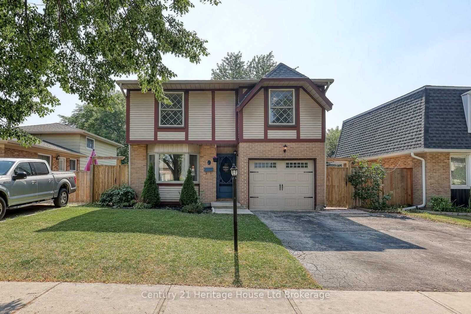 Photo de la propriété: 9 Edmunds Crescent ON N5Z 4J1