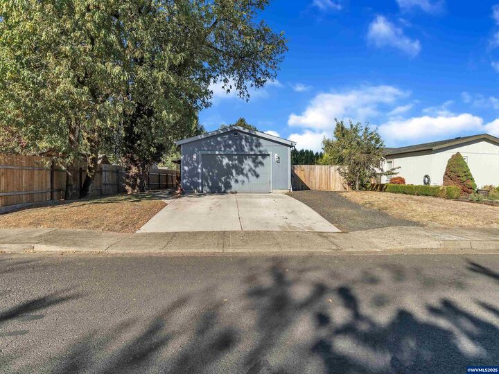 Property Photo:  1997 SE Virginia Dr  OR 97338 