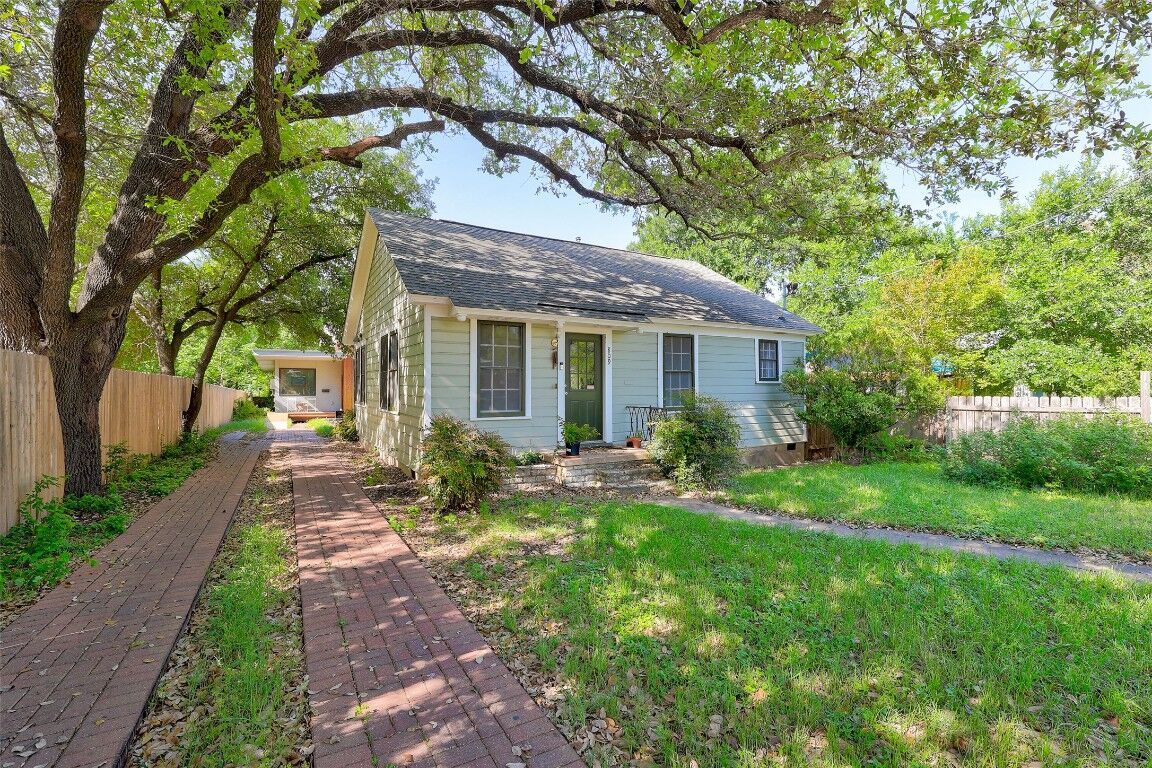 Property Photo:  809 E 44th Street  TX 78751 