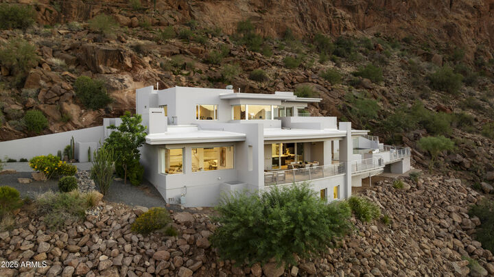 Property Photo:  5501 E San Miguel Avenue  AZ 85253 