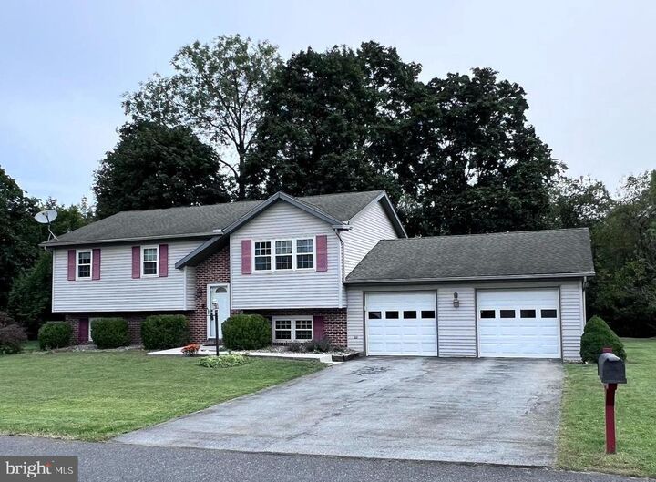 Property Photo:  46 Wooded Run Drive  PA 17019 