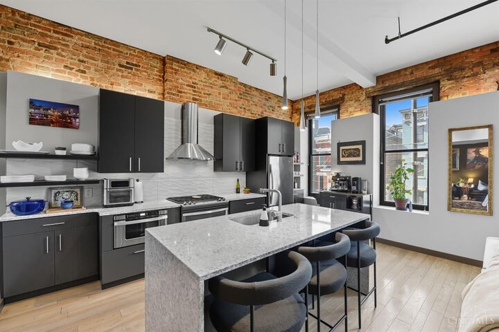 Property Photo:  1408 Elm Street  OH 45202 