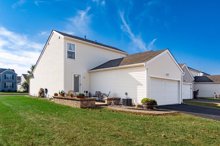 Property Photo: 5680 Battle Creek Way OH 43228