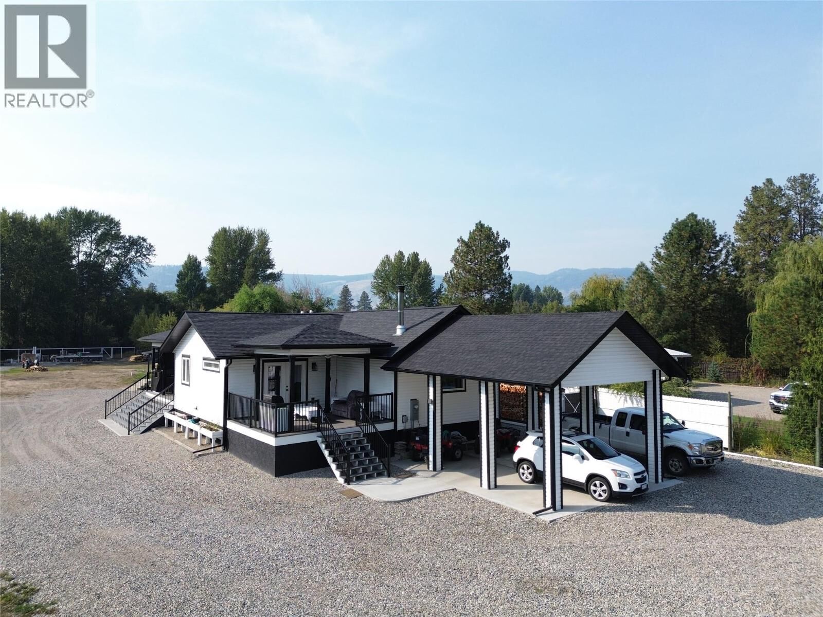 Property Photo: 6135 12th Street BC V0H 1H0