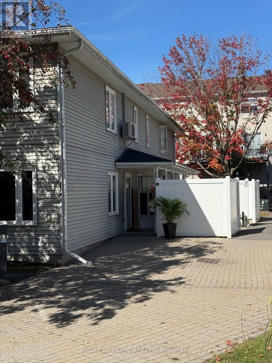 Property Photo:  1033 Cummings Avenue  ON K1J 9K6 