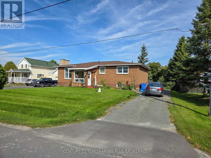 Property Photo: 47 Eighth Avenue ON P0J 1H0