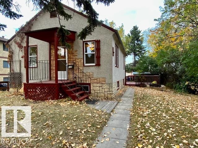 Photo de la propriété:  5104 52 Avenue  AB T9A 0X3 