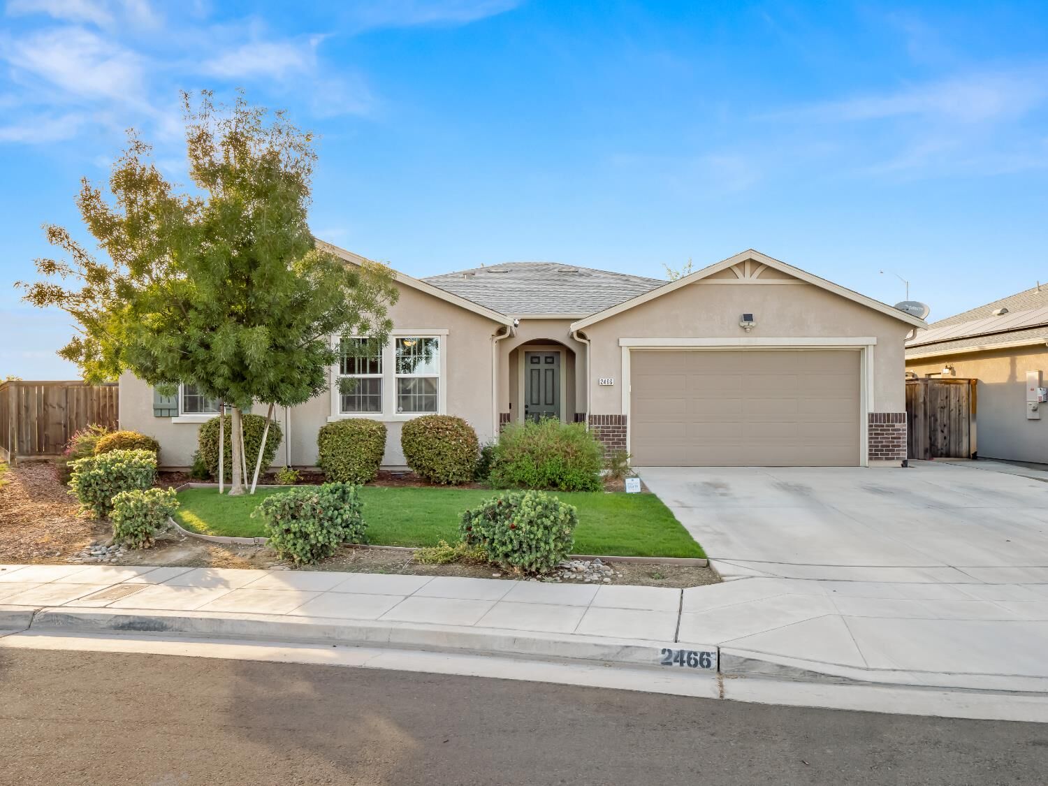 Property Photo:  2466 S Bette Avenue  CA 93727 