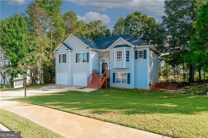 Property Photo:  6160 Queensdale Drive  GA 30135 