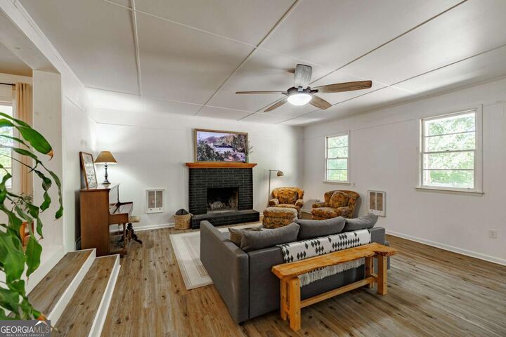 Property Photo: 1070 Sunnyside Drive GA 30606