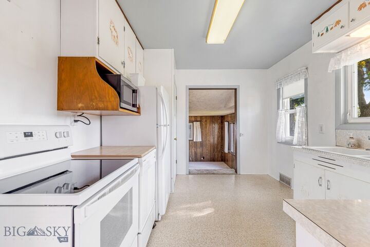 Property Photo: 610 W Front Street MT 59047